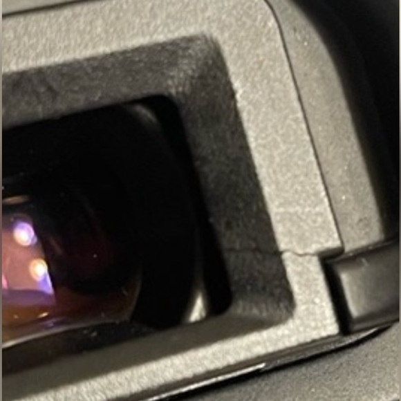 Canon EOS 70D DSLR Camera Body + Accessories - Picture 10 of 17